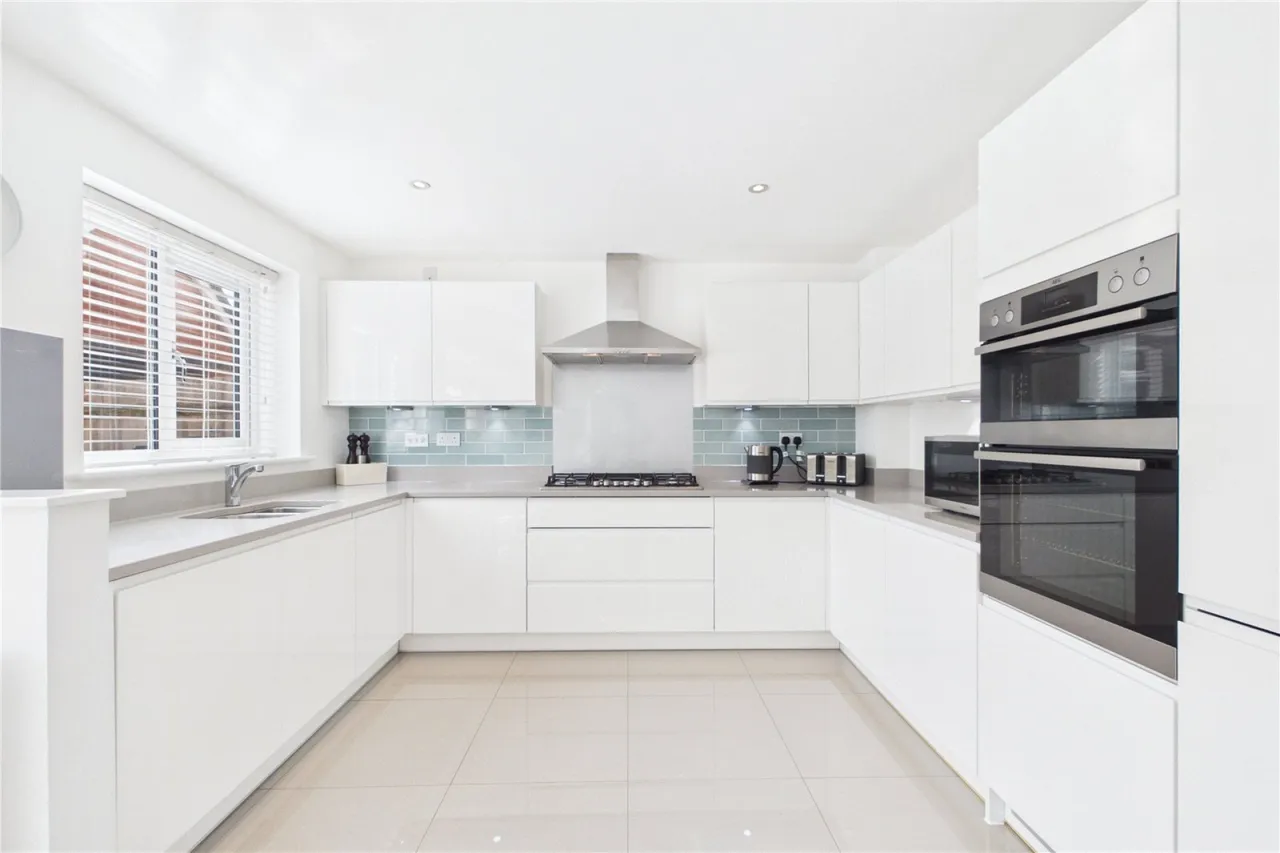 Fullbrook Avenue, Spencers Wood, RG7, photo 3