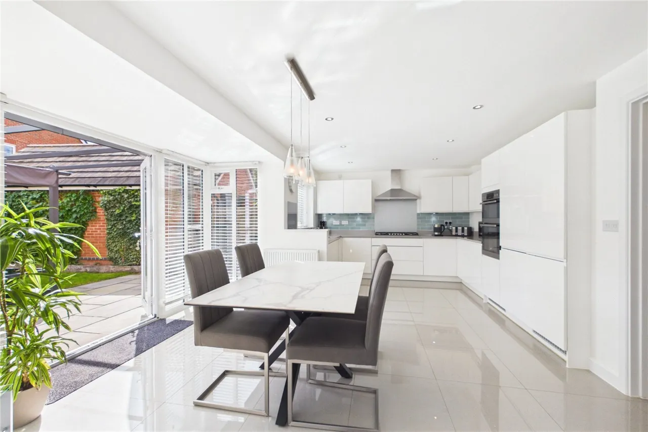 Fullbrook Avenue, Spencers Wood, RG7, photo 5