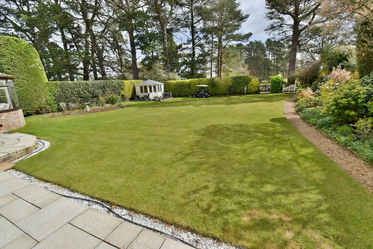 Golf Links Road, BH22, photo 2
