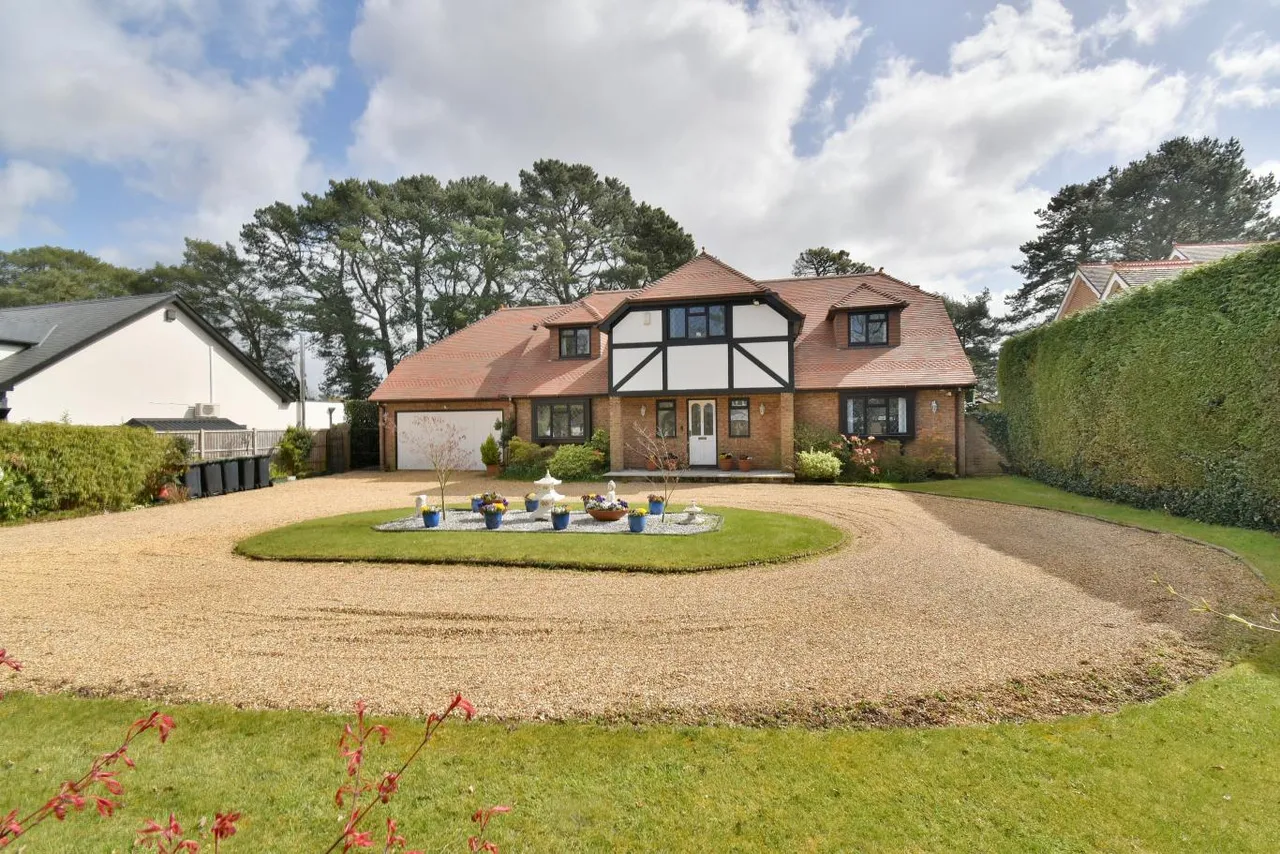 Golf Links Road, BH22, photo 28