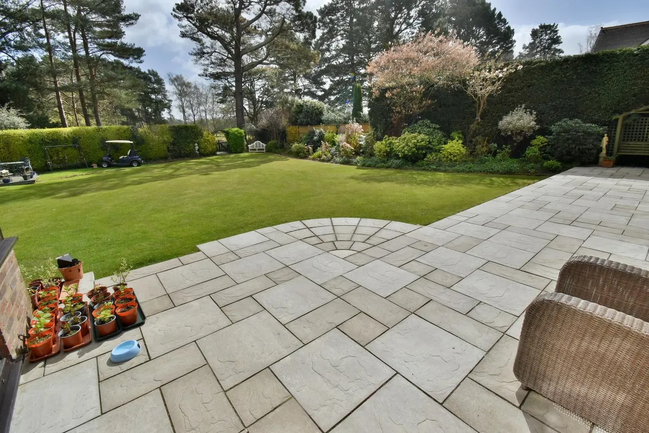 Golf Links Road, BH22, photo 23