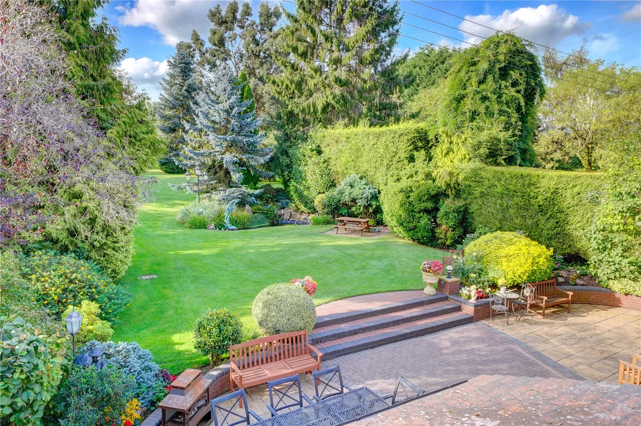 Wyndham House, Yew Tree Lane, Fairfield, Bromsgrove, Worcestershire, B61 9LT, photo 3