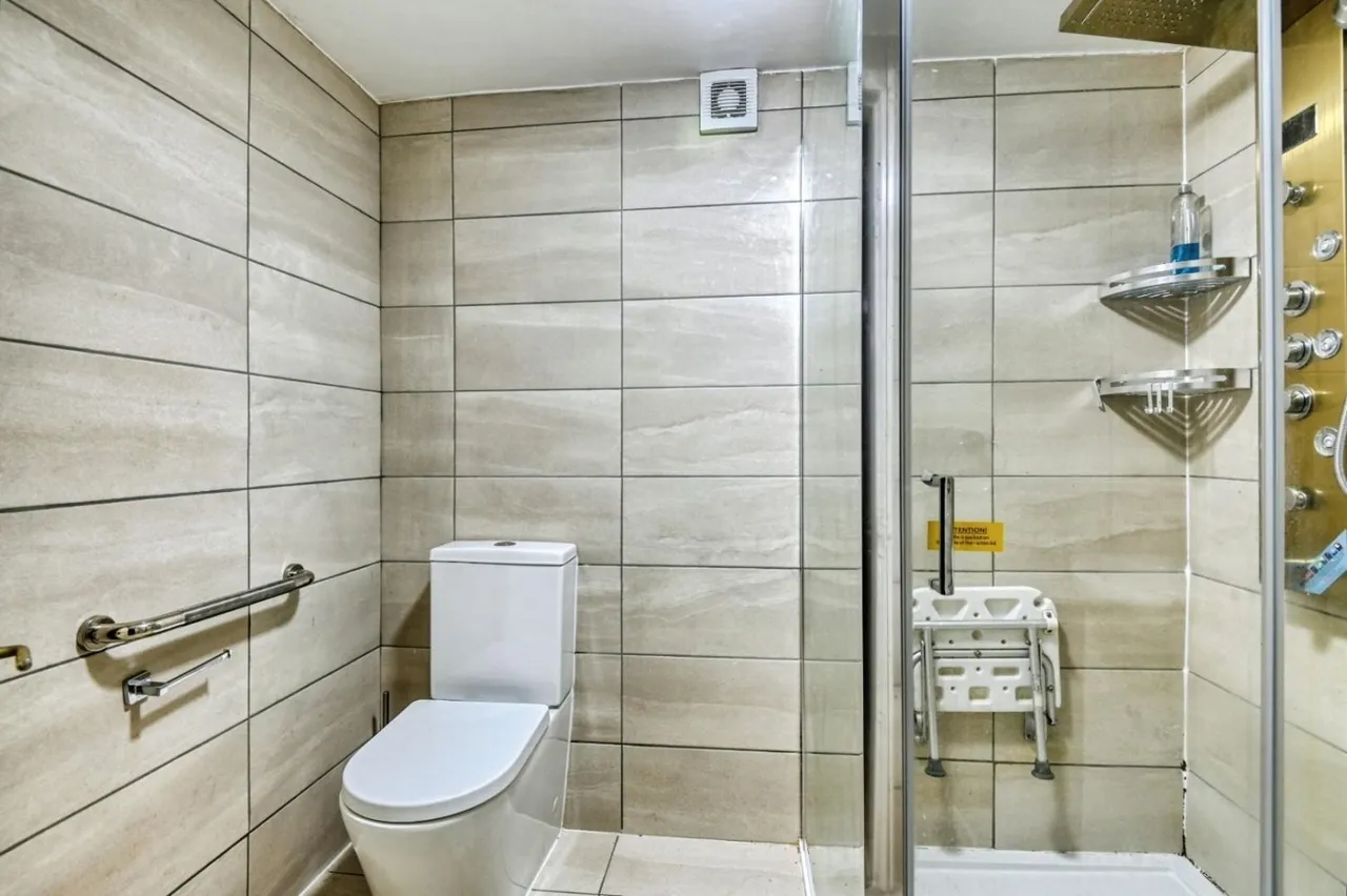 Gleneagles, Tamworth, B77, photo 12