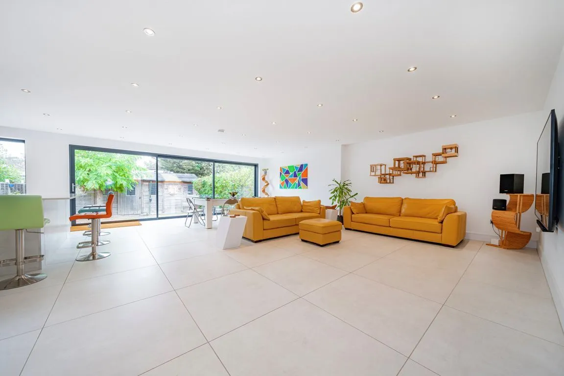 Powder Mill Lane, TW2, photo 2