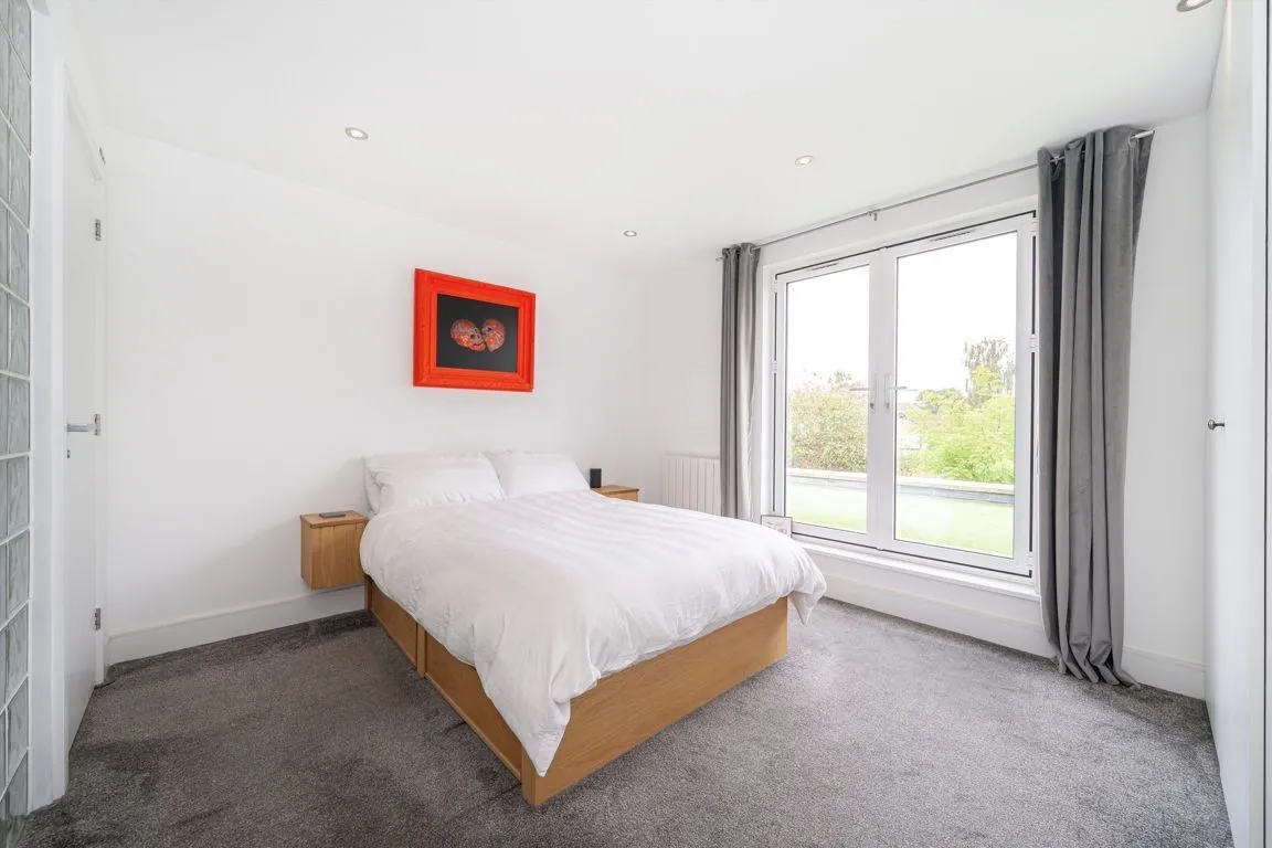 Powder Mill Lane, TW2, photo 7