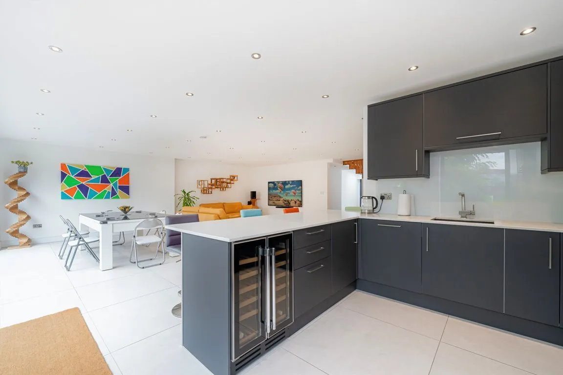 Powder Mill Lane, TW2, photo 6
