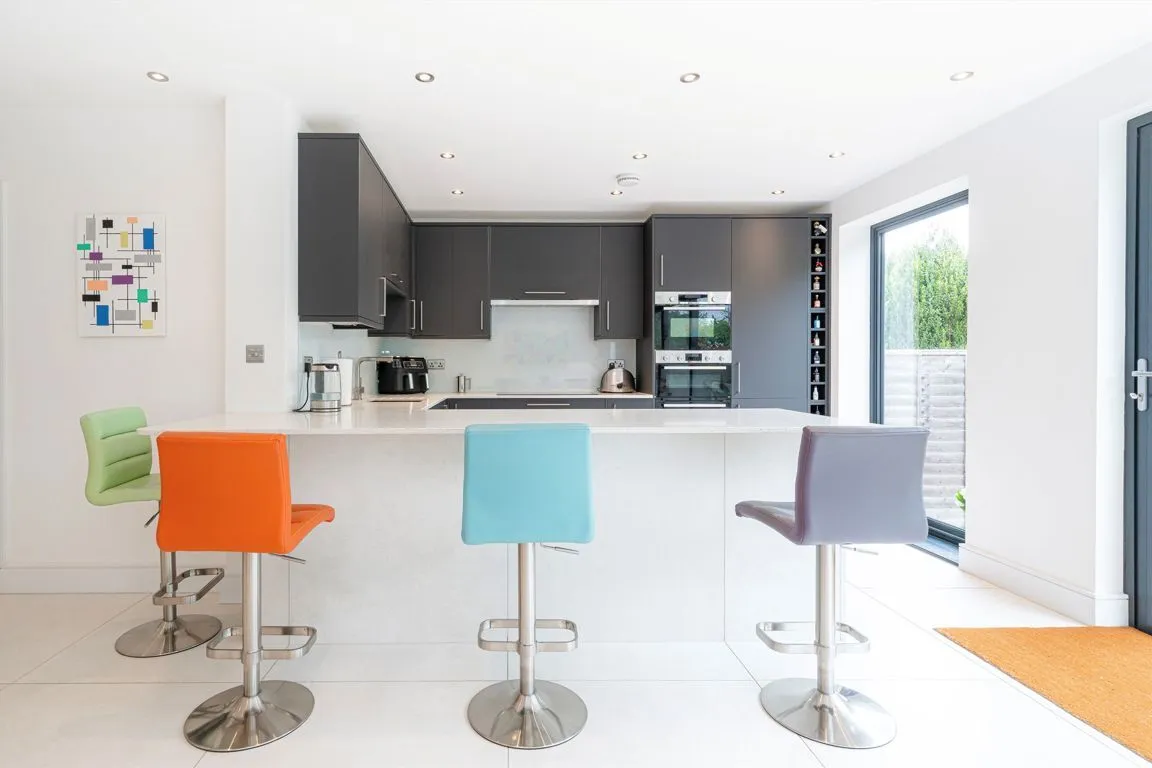 Powder Mill Lane, TW2, photo 3