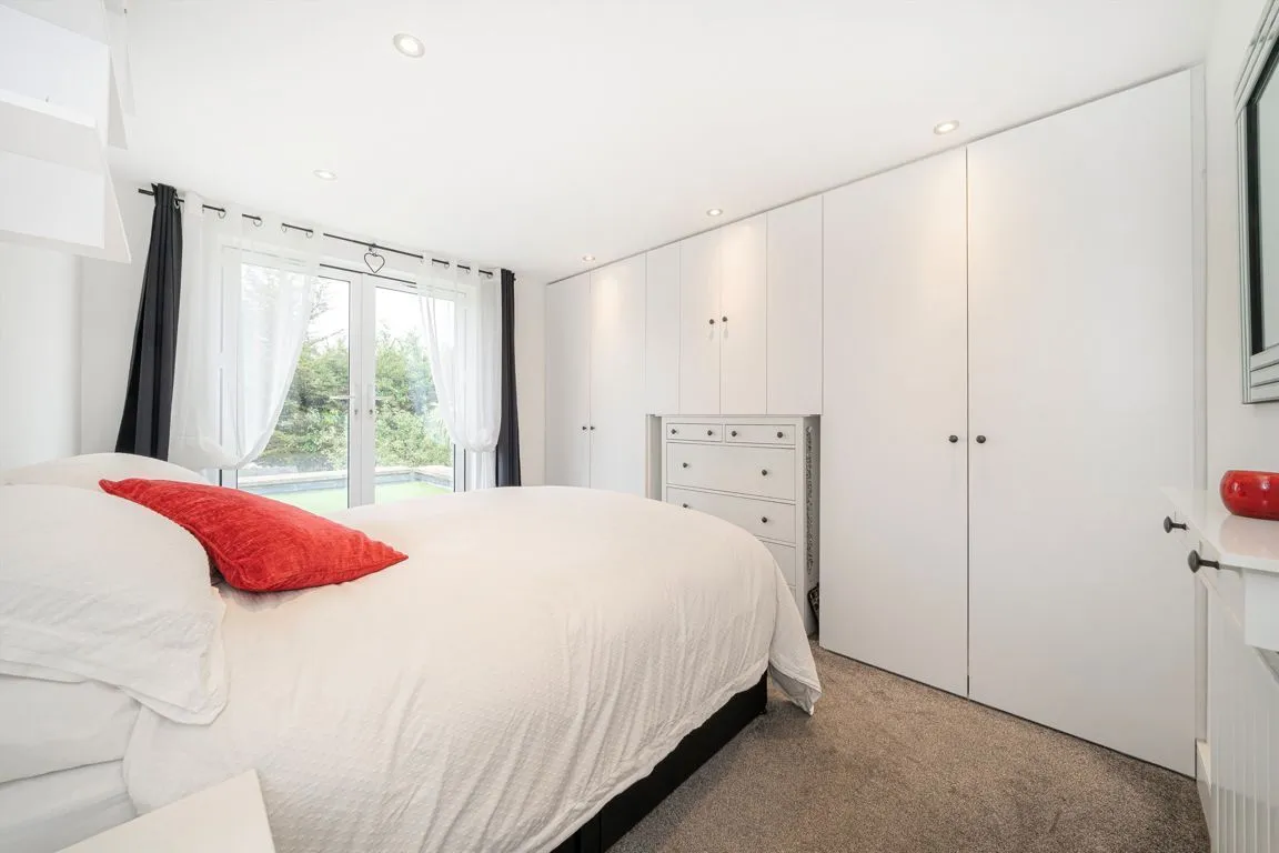 Powder Mill Lane, TW2, photo 8