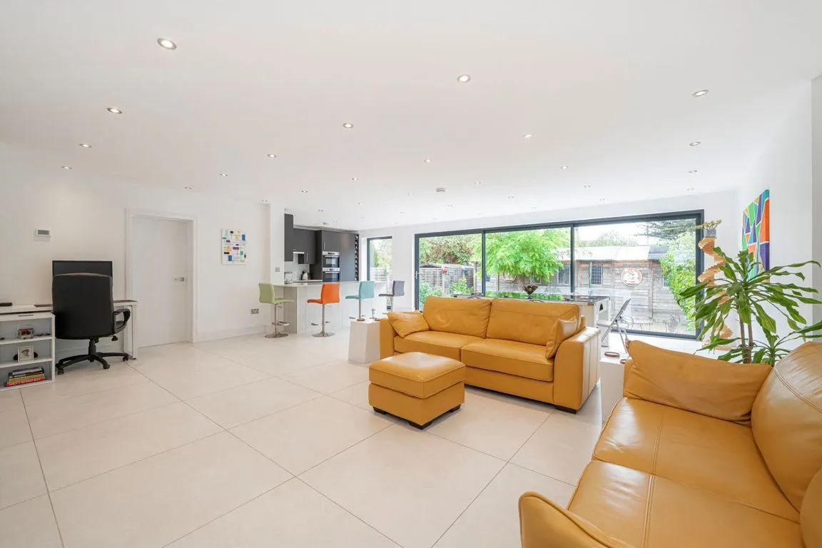 Powder Mill Lane, TW2, photo 5