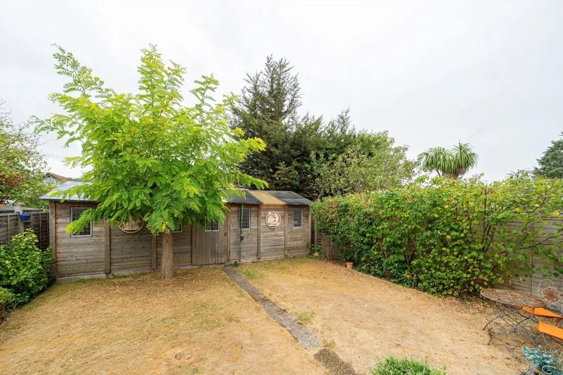 Powder Mill Lane, TW2, photo 10