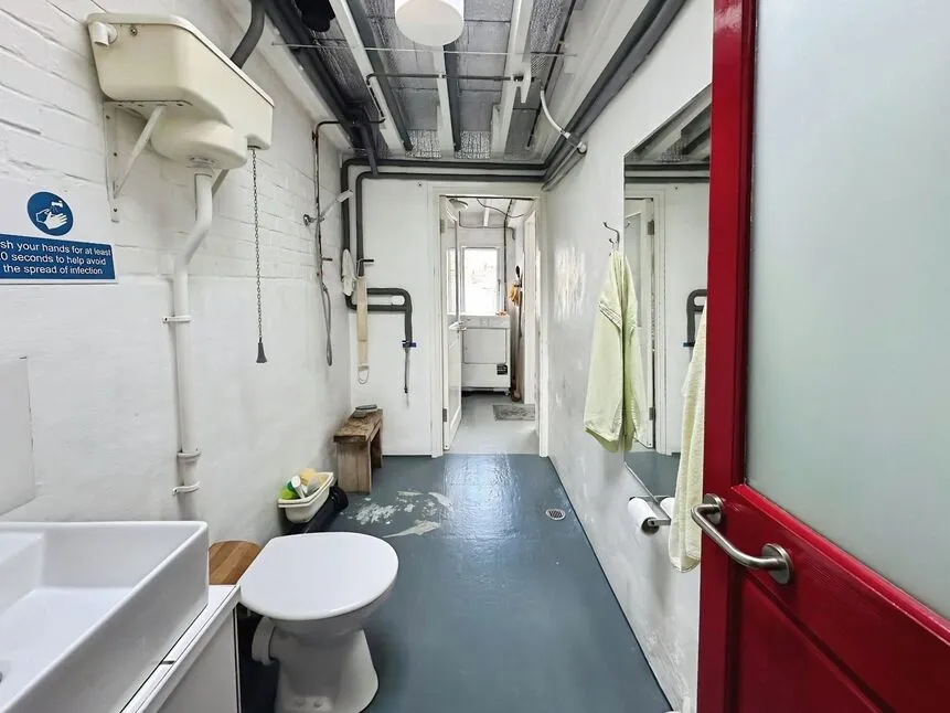 Plashet Road, London, E13, photo 11
