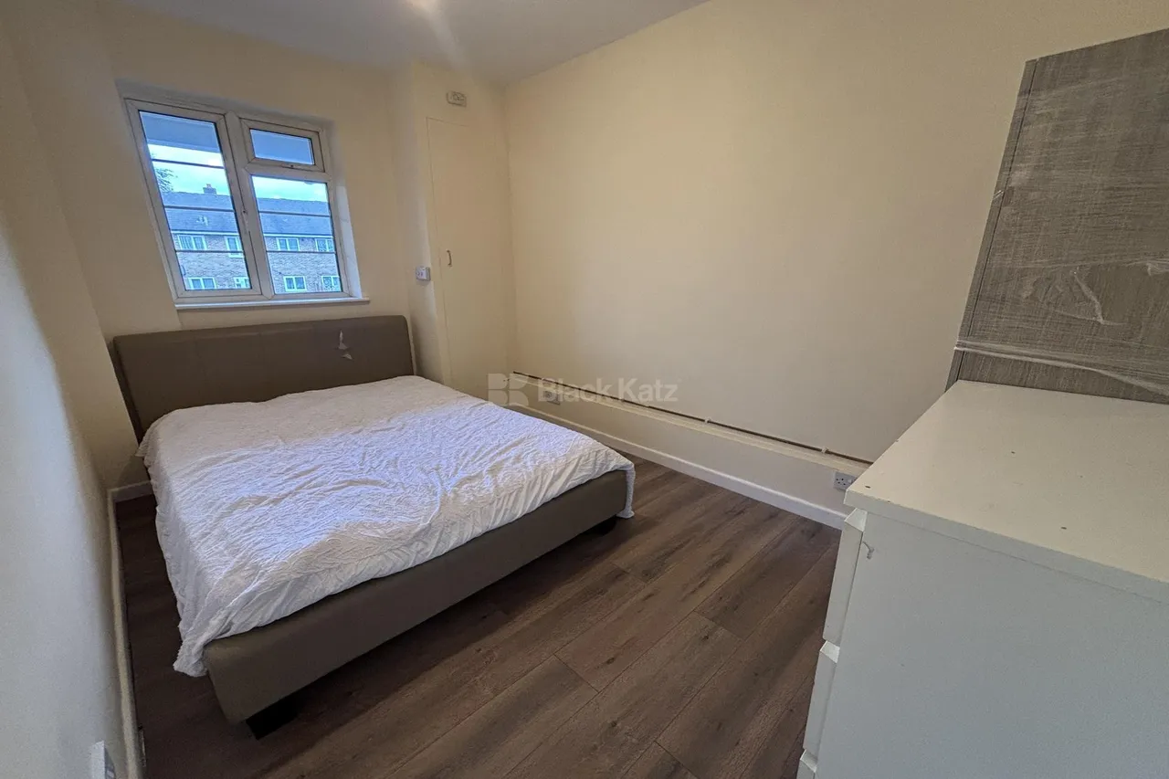 Caton Mansions, SW16, photo 2