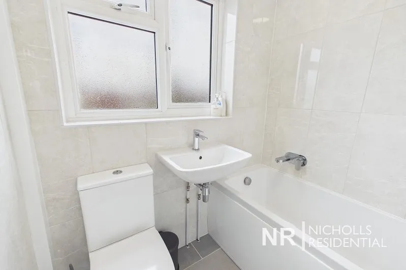 Beechcroft Road, Chessington, KT9, photo 18