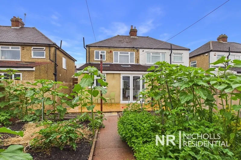 Beechcroft Road, Chessington, KT9, photo 19