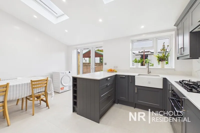 Beechcroft Road, Chessington, KT9, photo 7