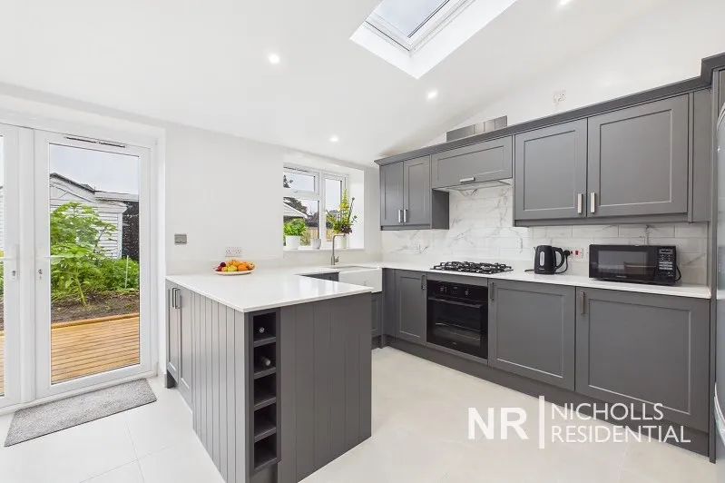 Beechcroft Road, Chessington, KT9, photo 2