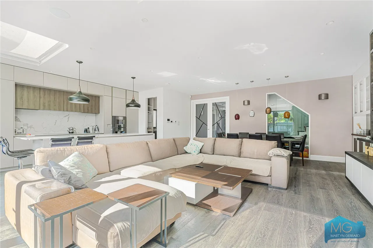 Elliot Road, London, NW4, photo 4