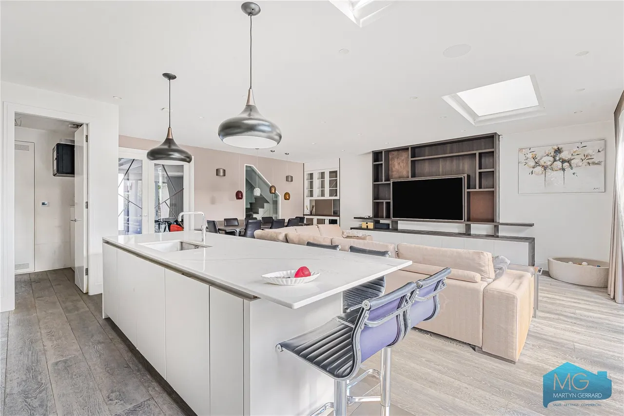 Elliot Road, London, NW4, photo 10