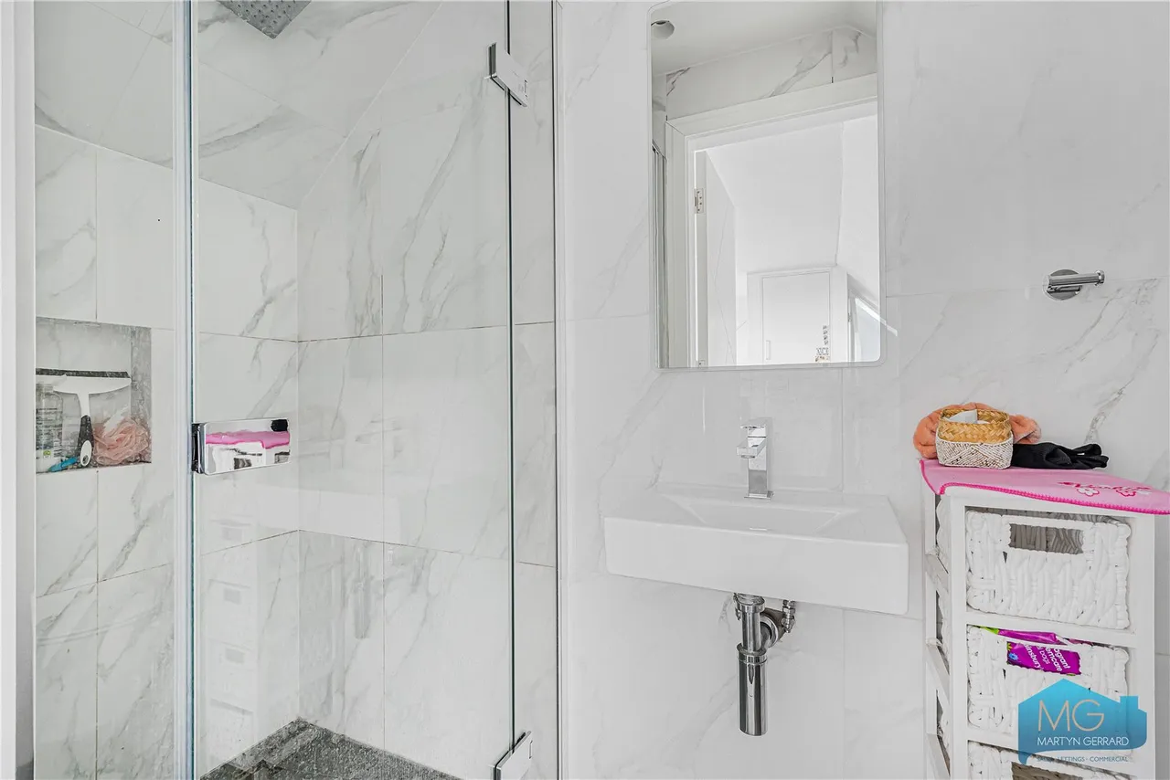 Elliot Road, London, NW4, photo 28