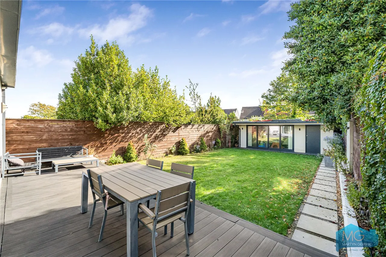 Elliot Road, London, NW4, photo 24