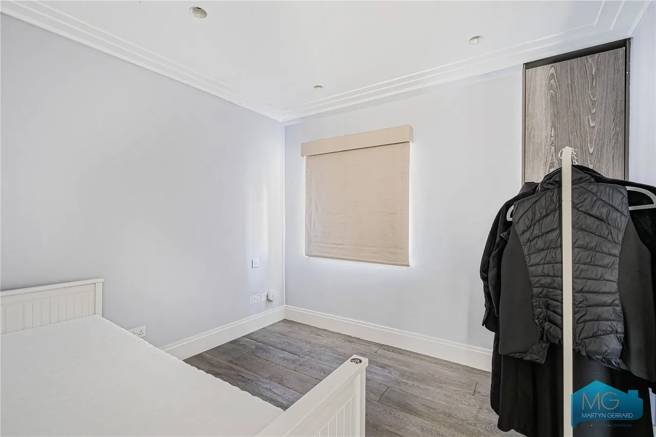Elliot Road, London, NW4, photo 29