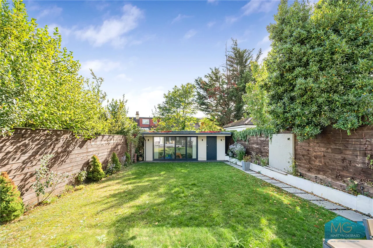 Elliot Road, London, NW4, photo 25
