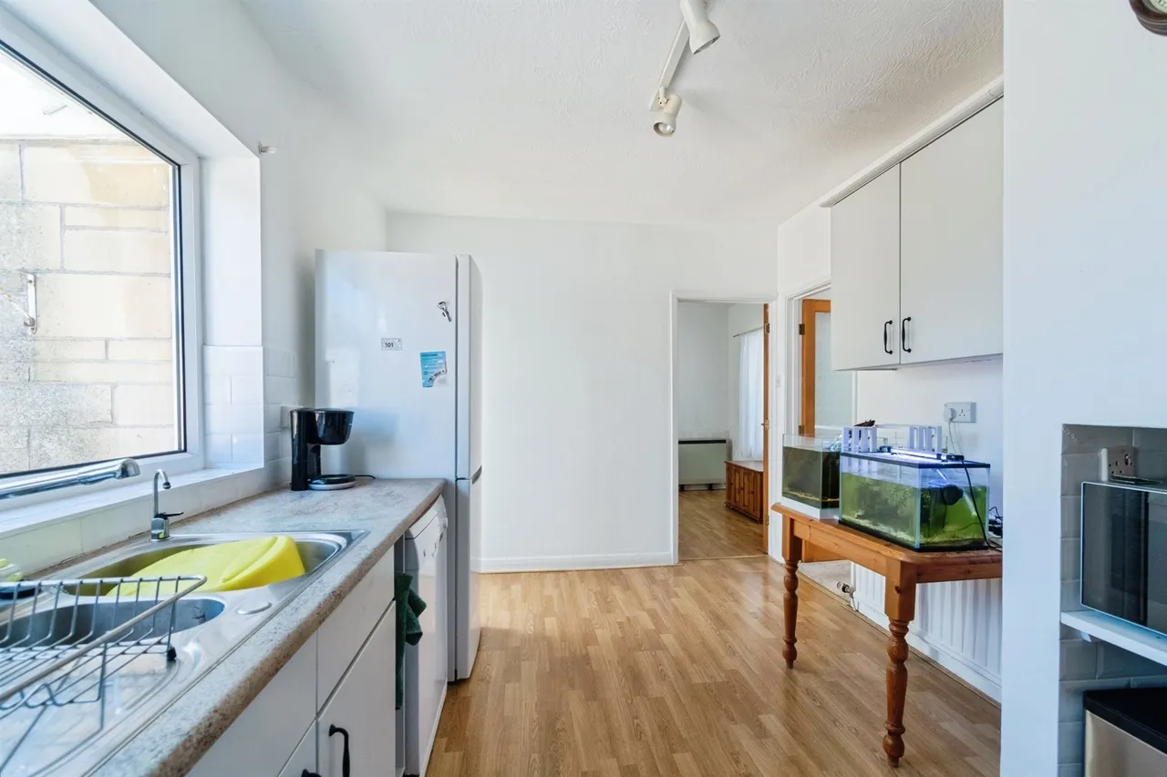 Fosseway Close, Colerne, SN14, photo 3