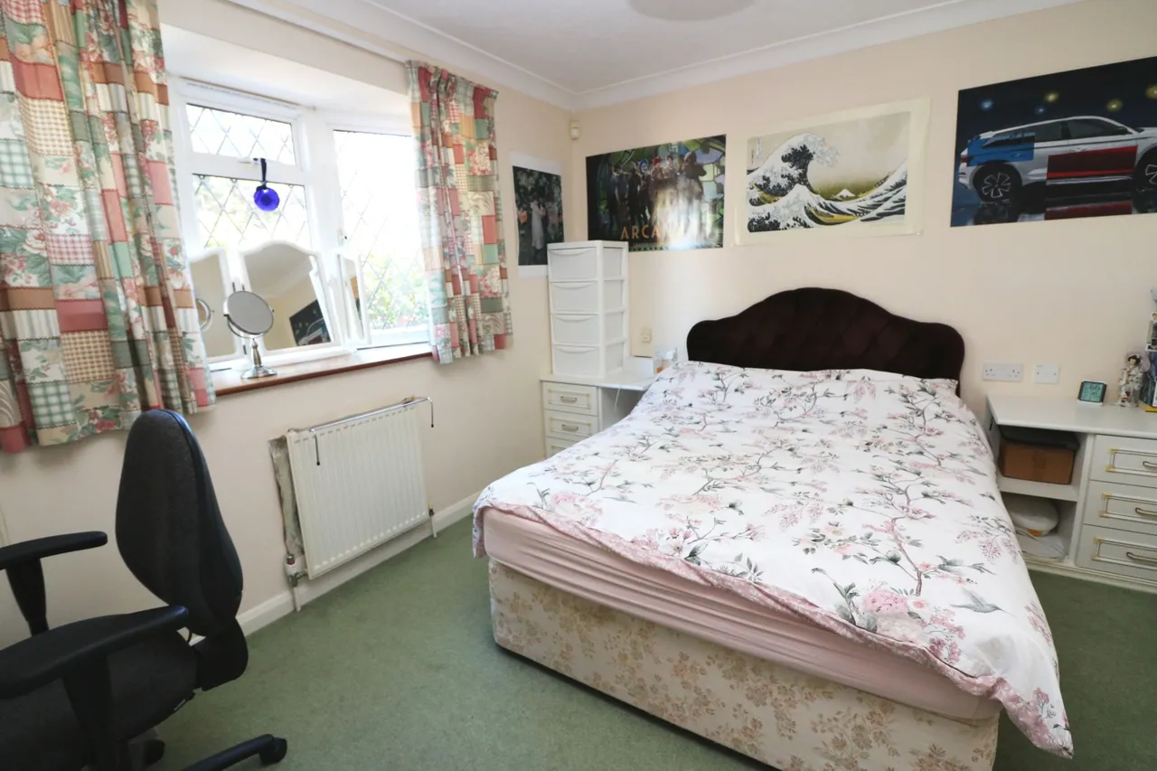 Pinecot Pinewood Drive, Middlesex Staines-upon-Thames, TW18, photo 5