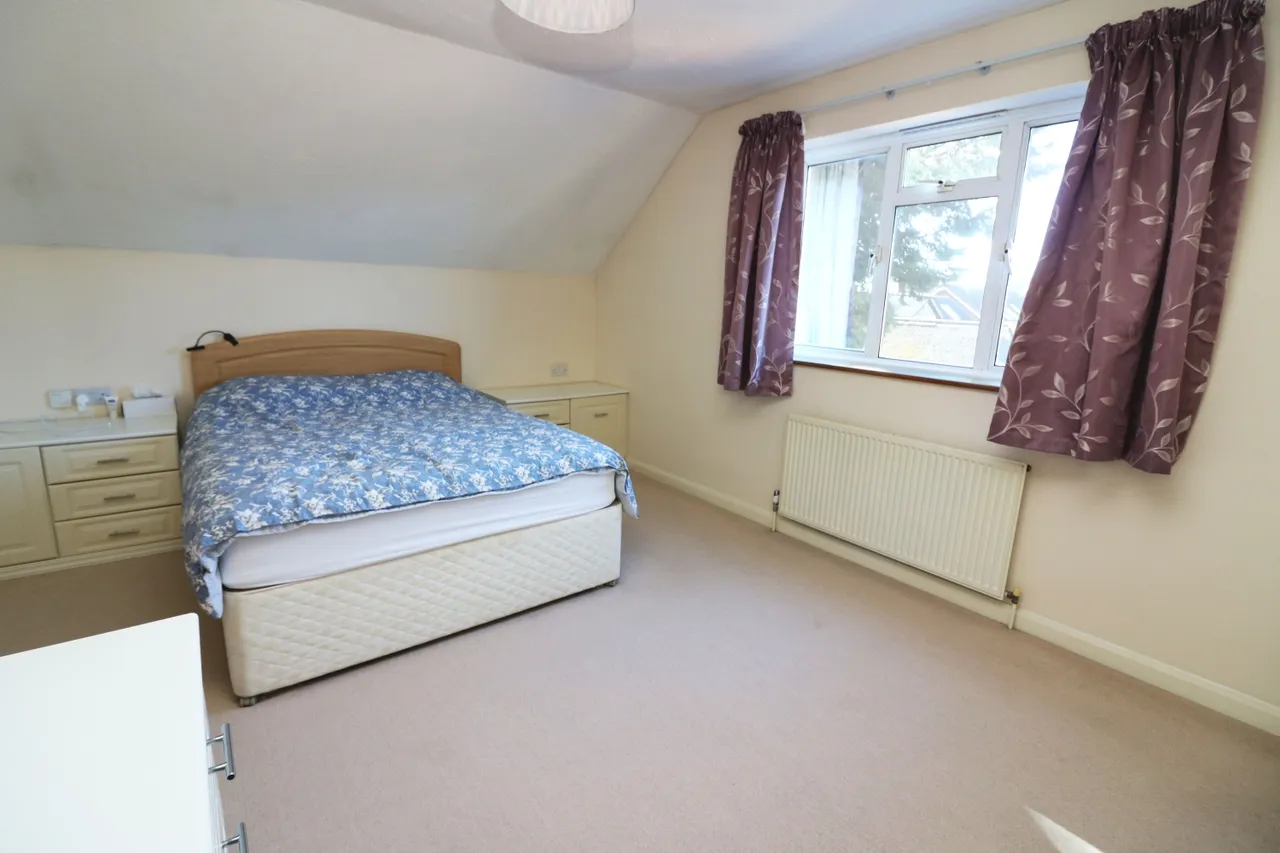 Pinecot Pinewood Drive, Middlesex Staines-upon-Thames, TW18, photo 6