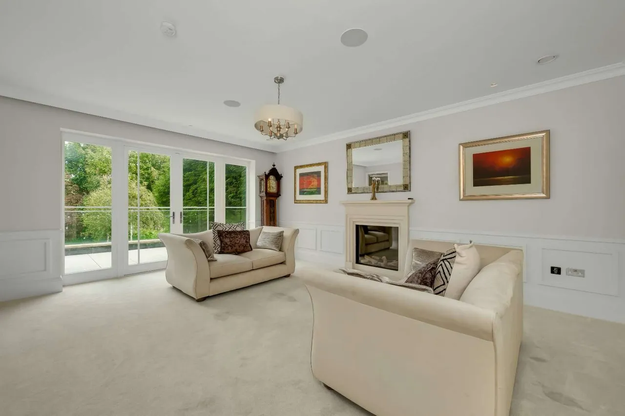 Wayneflete Tower Avenue, Esher, Surrey, KT10 8QG, photo 4