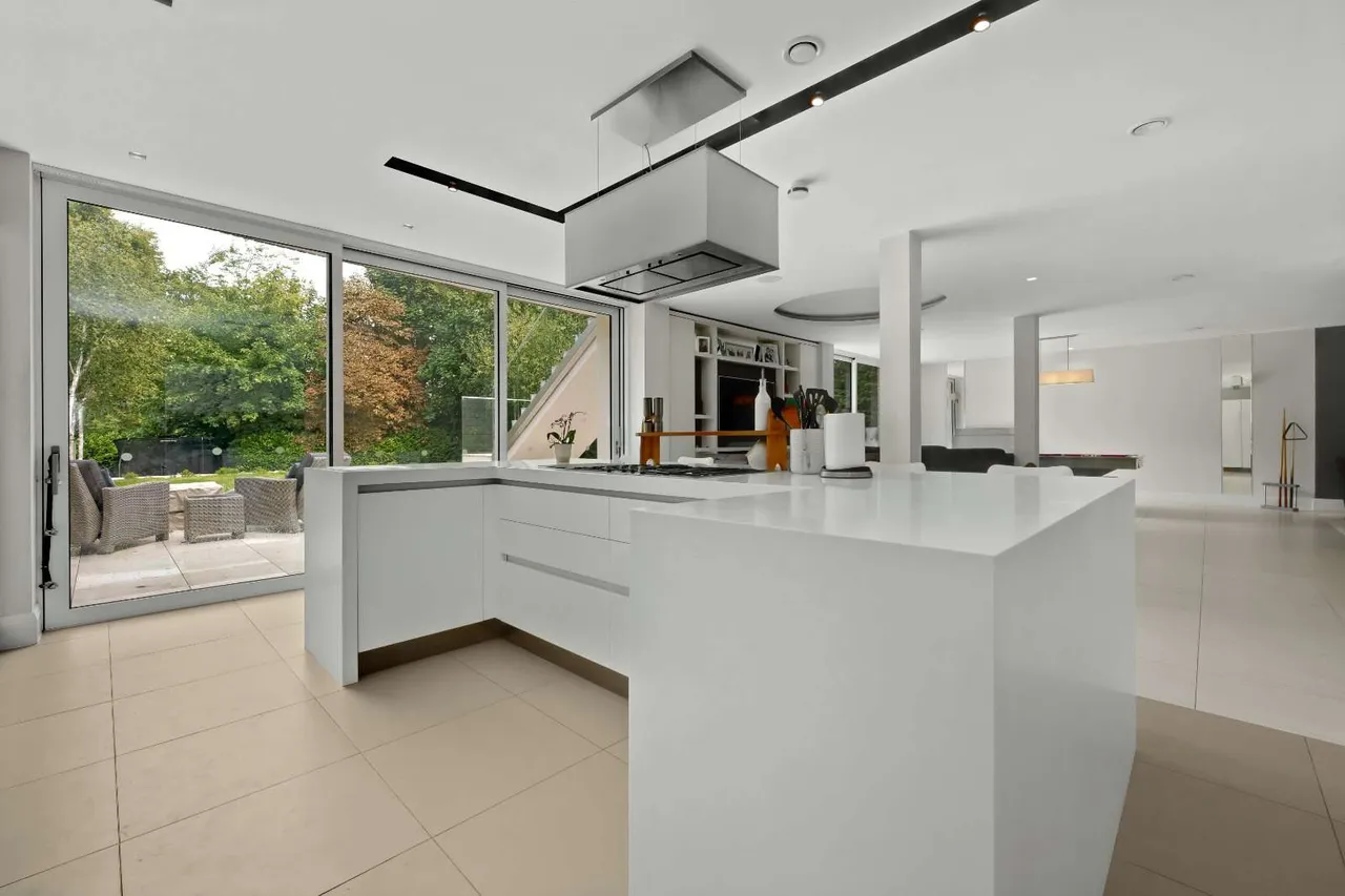 Wayneflete Tower Avenue, Esher, Surrey, KT10 8QG, photo 12