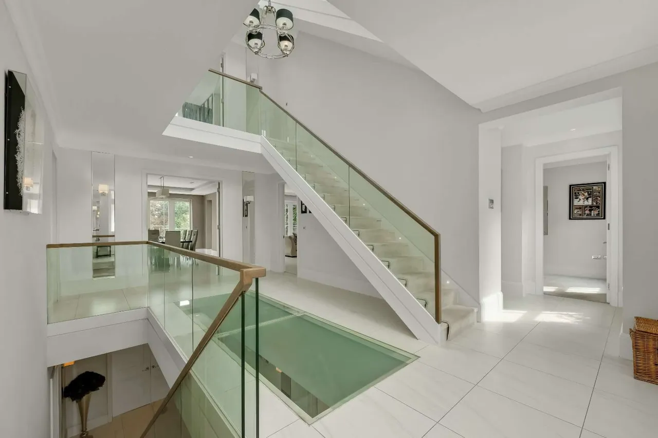 Wayneflete Tower Avenue, Esher, Surrey, KT10 8QG, photo 2