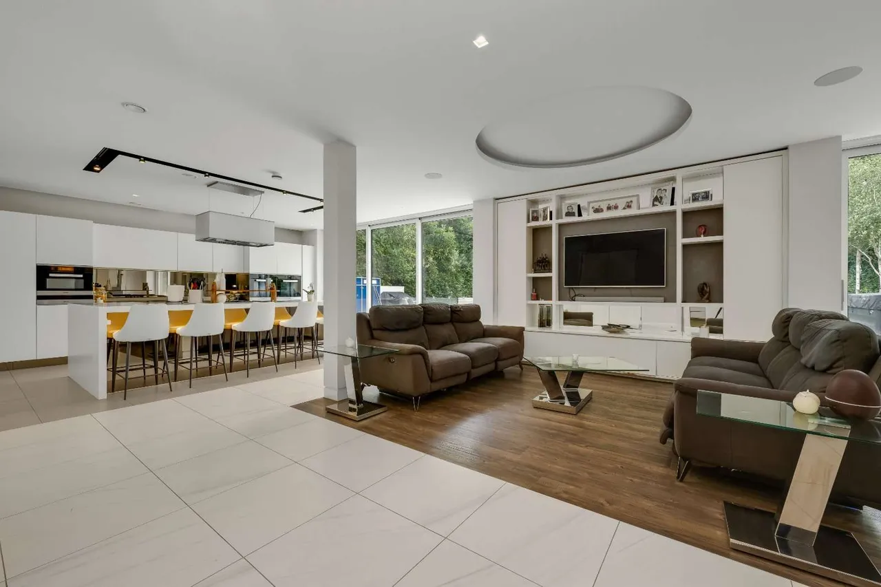 Wayneflete Tower Avenue, Esher, Surrey, KT10 8QG, photo 8
