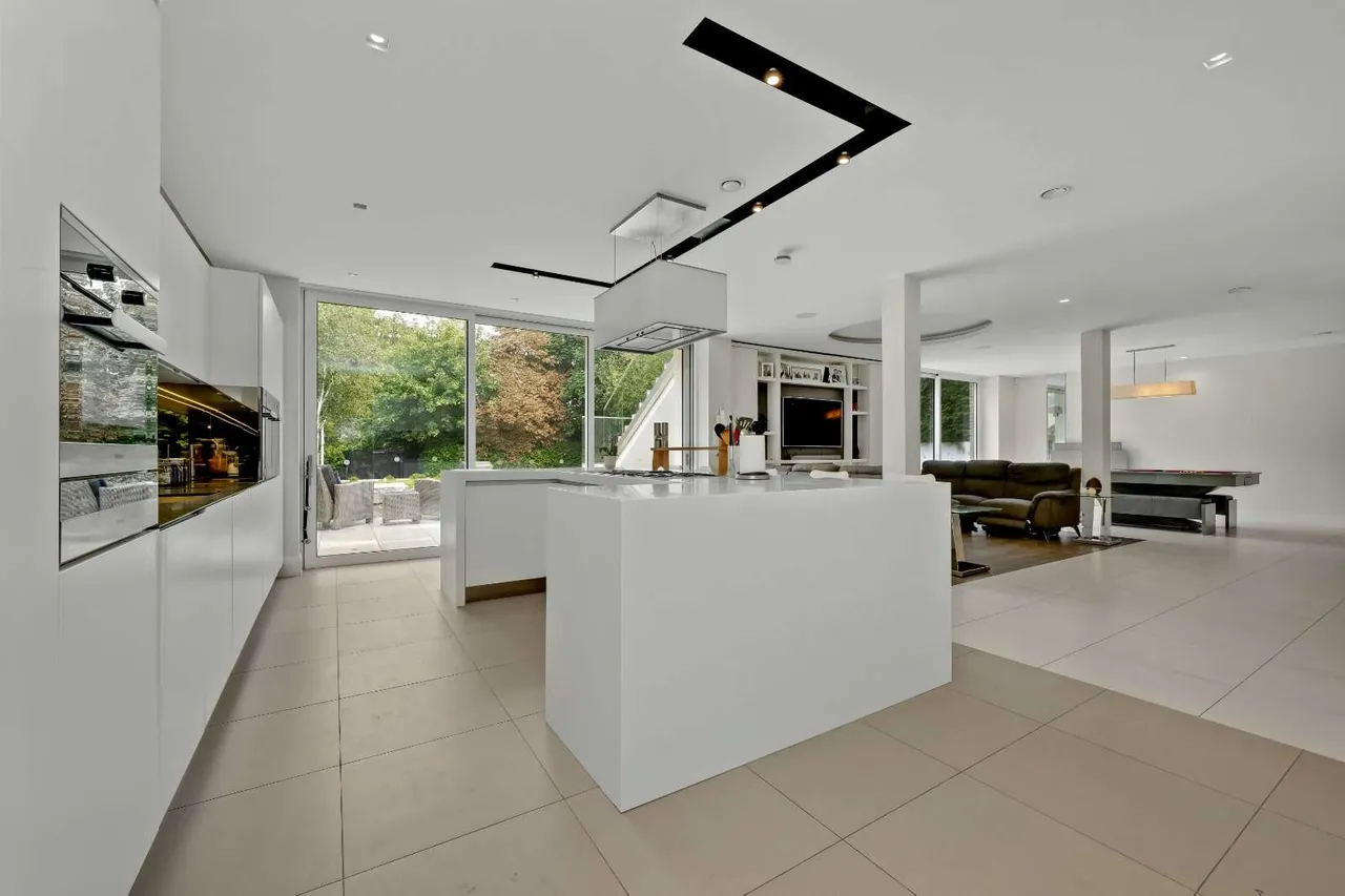 Wayneflete Tower Avenue, Esher, Surrey, KT10 8QG, photo 11