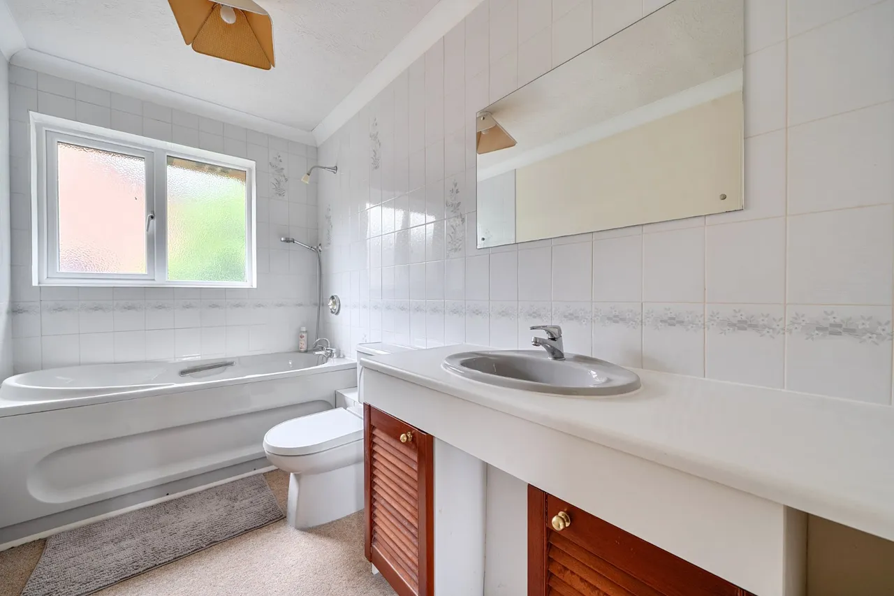 Squirrel Wood, West Byfleet, KT14, photo 13