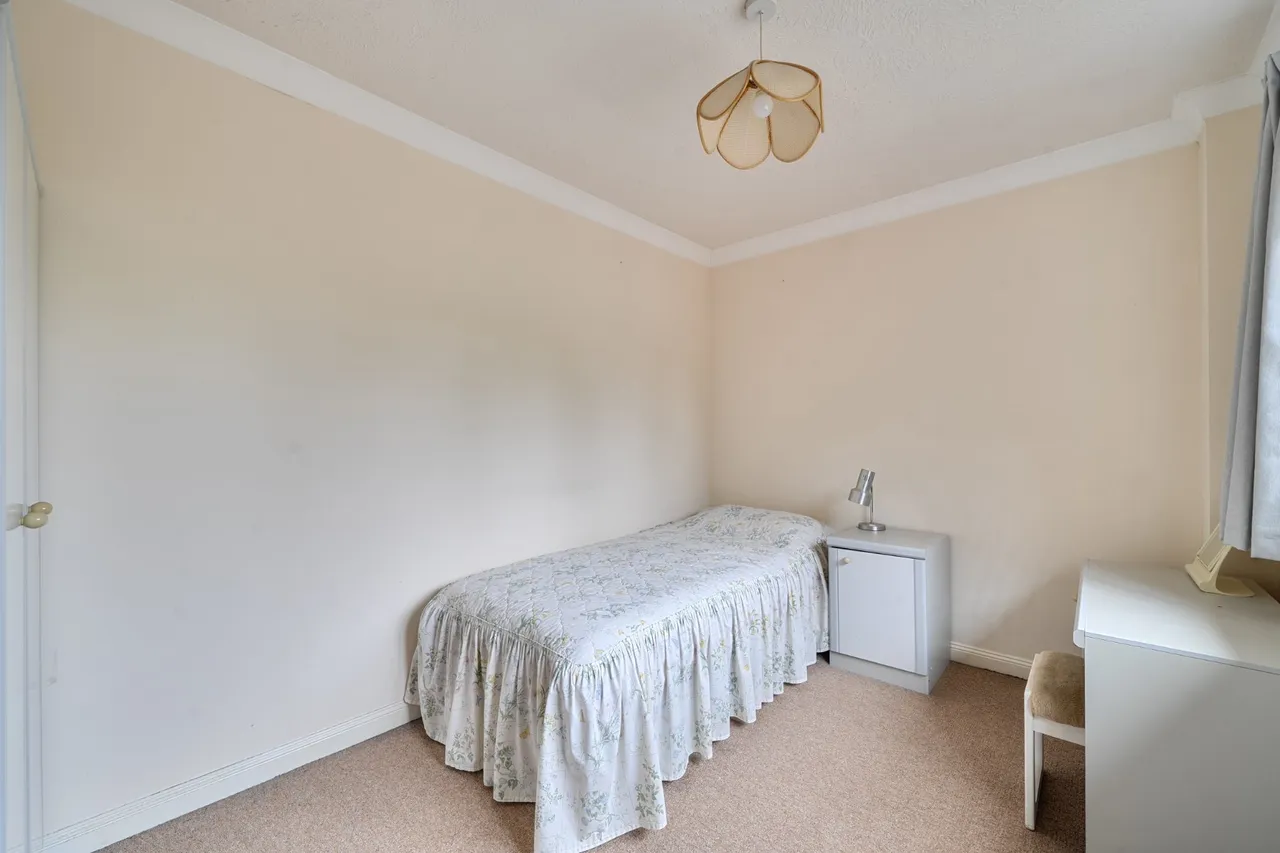 Squirrel Wood, West Byfleet, KT14, photo 17