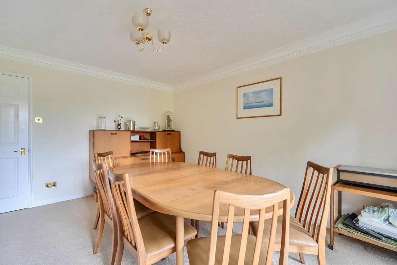 Squirrel Wood, West Byfleet, KT14, photo 8