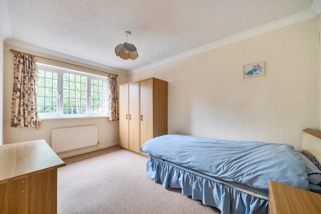 Squirrel Wood, West Byfleet, KT14, photo 15