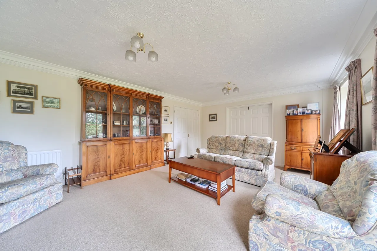 Squirrel Wood, West Byfleet, KT14, photo 7