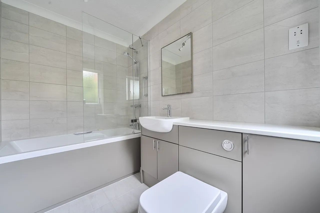 Squirrel Wood, West Byfleet, KT14, photo 16