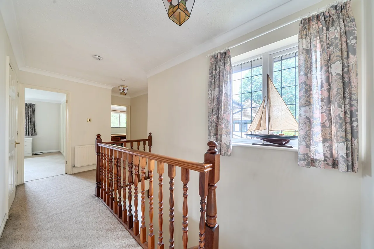 Squirrel Wood, West Byfleet, KT14, photo 11