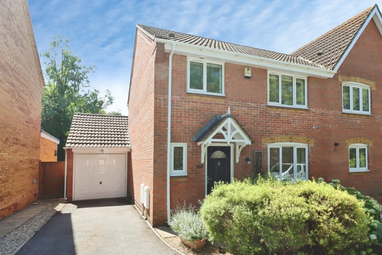 3 bed house for sale — Elizabeth Way, Mangotsfield, Bristol, BS16