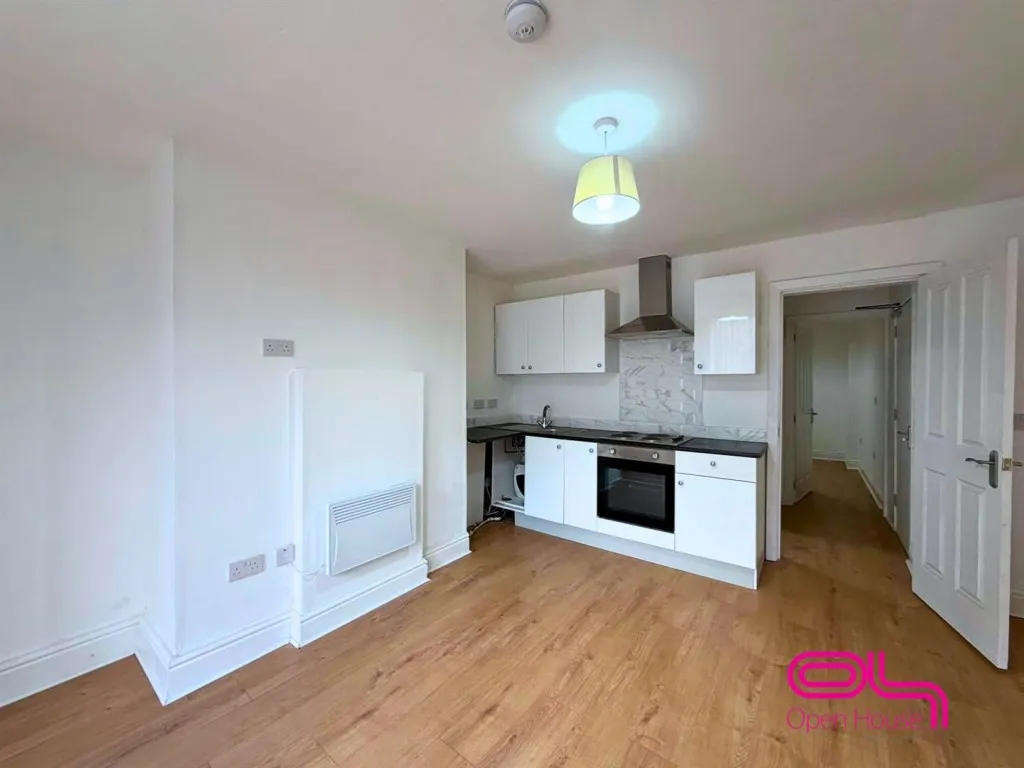 St. Georges Road, Bolton, BL1, photo 2