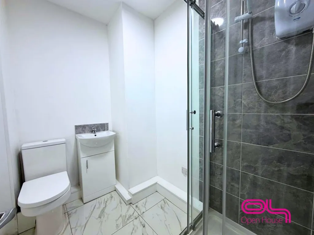 St. Georges Road, Bolton, BL1, photo 5