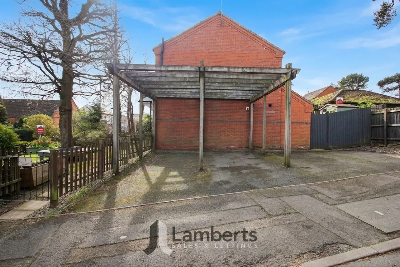 2 Old Vicarage Gardens, Studley, photo 18