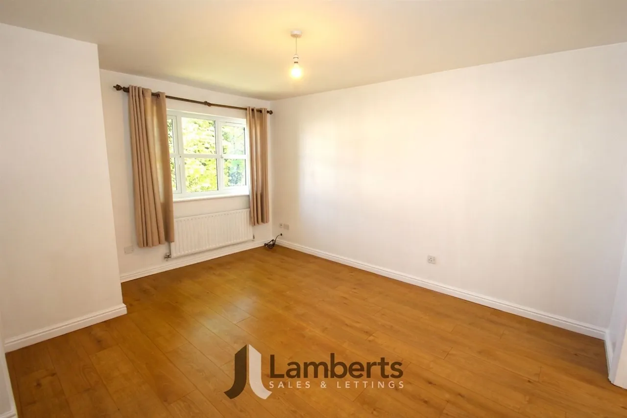 2 Old Vicarage Gardens, Studley, photo 4