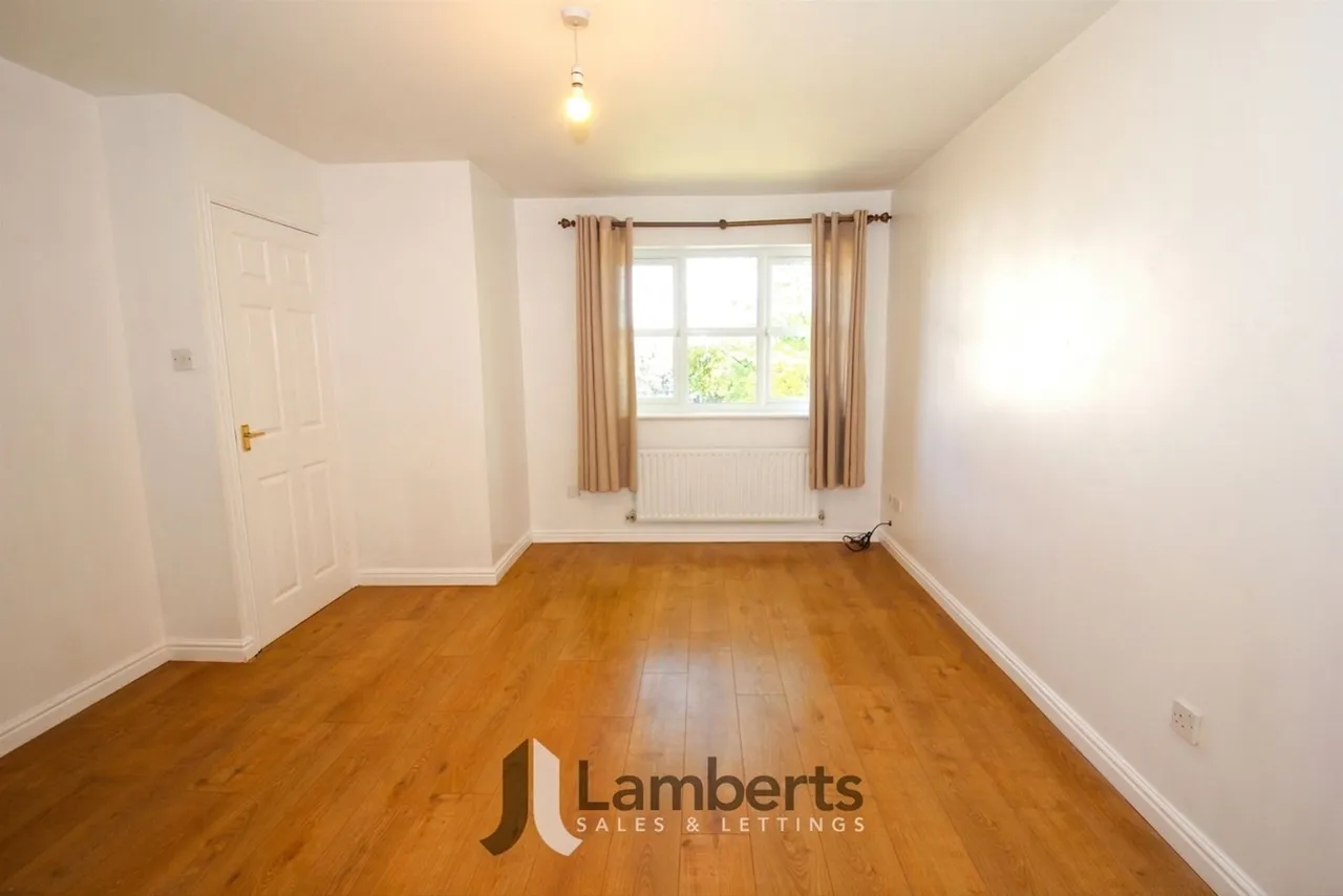2 Old Vicarage Gardens, Studley, photo 3