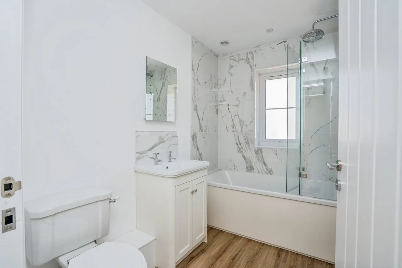 Orchard Close, Bosham, PO18, photo 8
