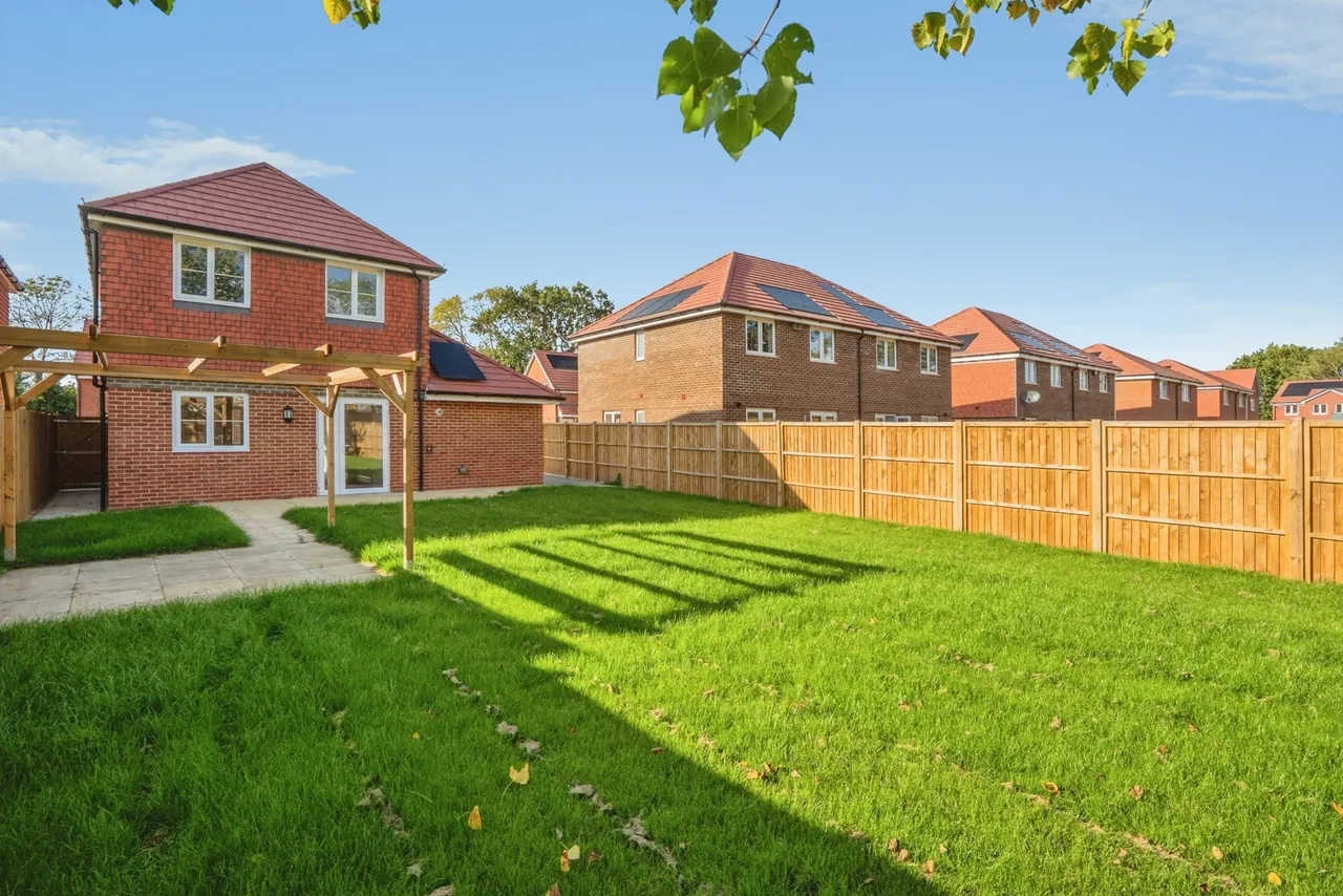 Orchard Close, Bosham, PO18, photo 6