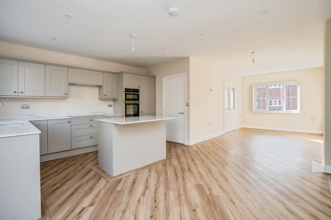 Orchard Close, Bosham, PO18, photo 2